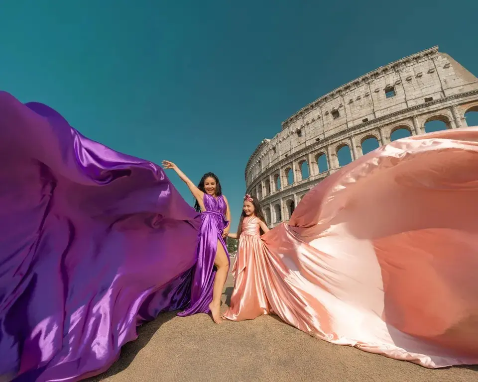 Las mágicas fotografías de Carolina Sandoval, su mamá y su hija en el Coliseo de Roma