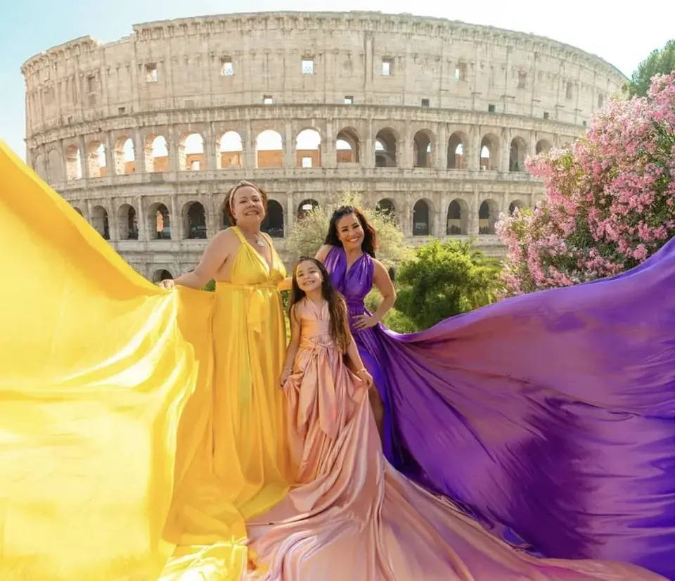 Las mágicas fotografías de Carolina Sandoval, su mamá y su hija en el Coliseo de Roma