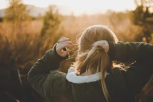 Aprende a prevenir la caída del cabello de manera efectiva
