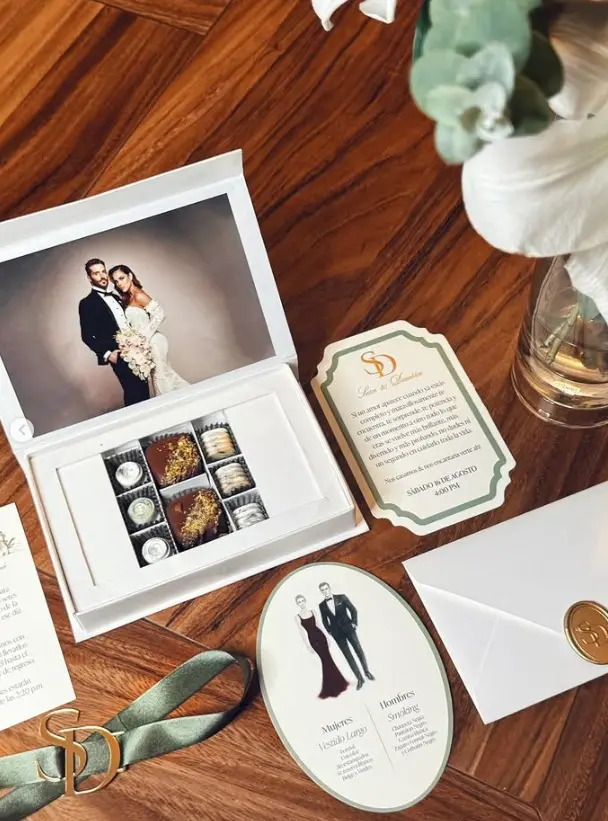Estás son las lujosas invitaciones a la boda de Sara Corrales