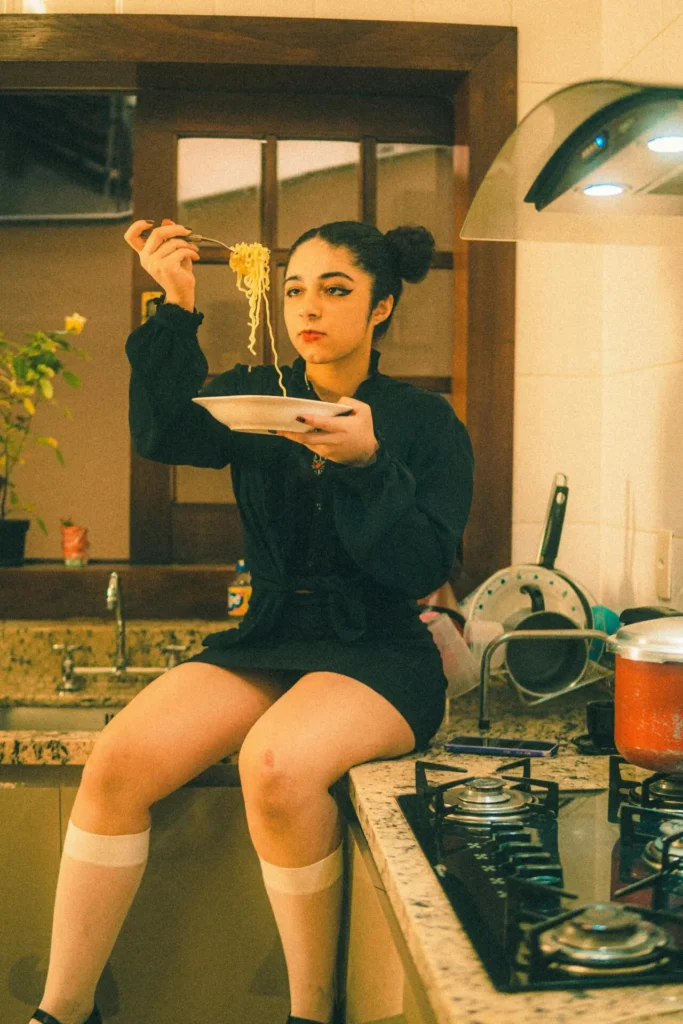 ¿Comer de noche engorda?
