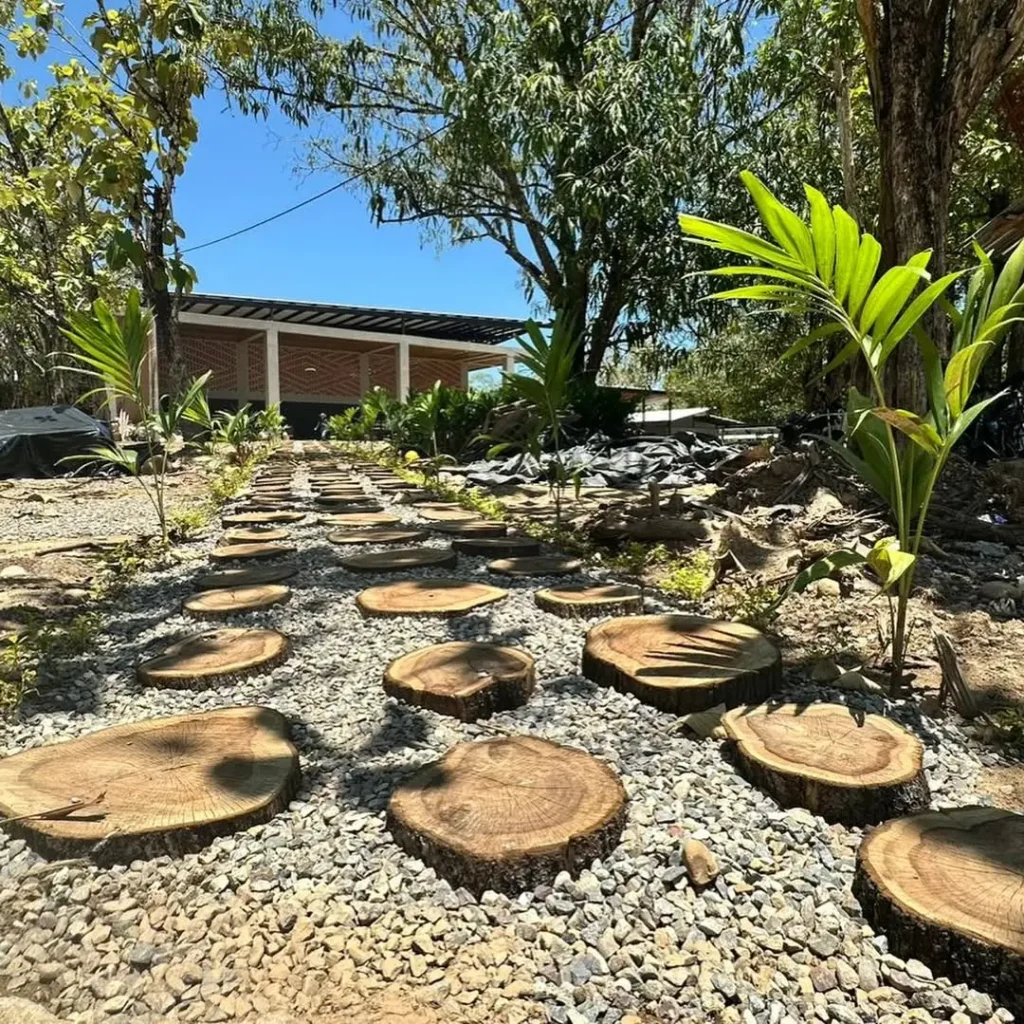 Shakira anunció que finalizó la construcción de su colegio Pies Descalzos en el Catatumbo 3 Shakira anunció que finalizó la construcción de su colegio Pies Descalzos en el Catatumbo