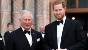 El rey Carlos III y su hijo, el príncipe Harry, se reencontraron