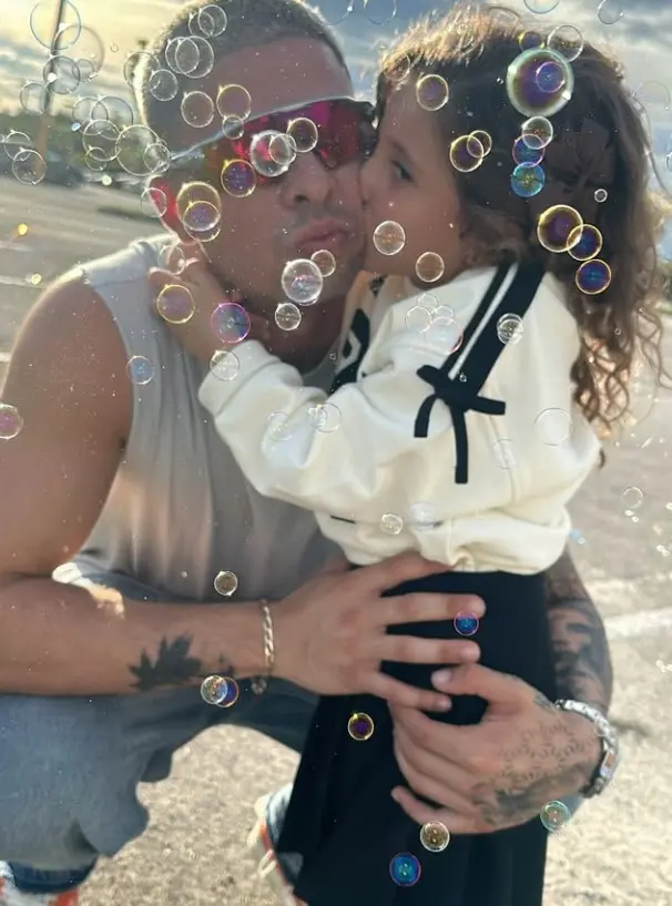 Después del video íntimo de Isabella Ladera, ¿Isander Pérez peleará por la custodia de su hija? 2 Después del video íntimo de Isabella Ladera, ¿Isander Pérez peleará por la custodia de su hija?