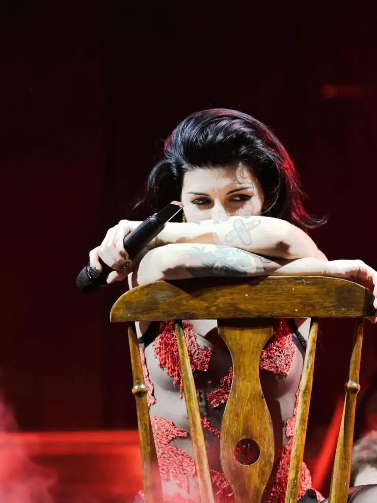 "Puedo ser tan frágil como una rosa o frágil como una bomba": el mensaje de Cazzu desde México 2 "Puedo ser tan frágil como una rosa o frágil como una bomba": el mensaje de Cazzu desde México