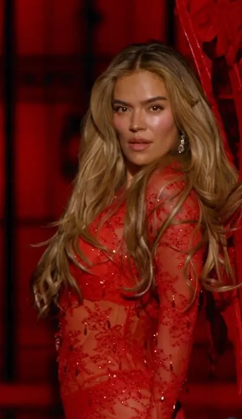 "Oficialmente un Angelito de Victoria Secret": Karol G 2 "Oficialmente un Angelito de Victoria Secret": Karol G