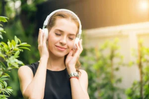 ¿Por qué escuchar música beneficia tu bienestar emocional?
