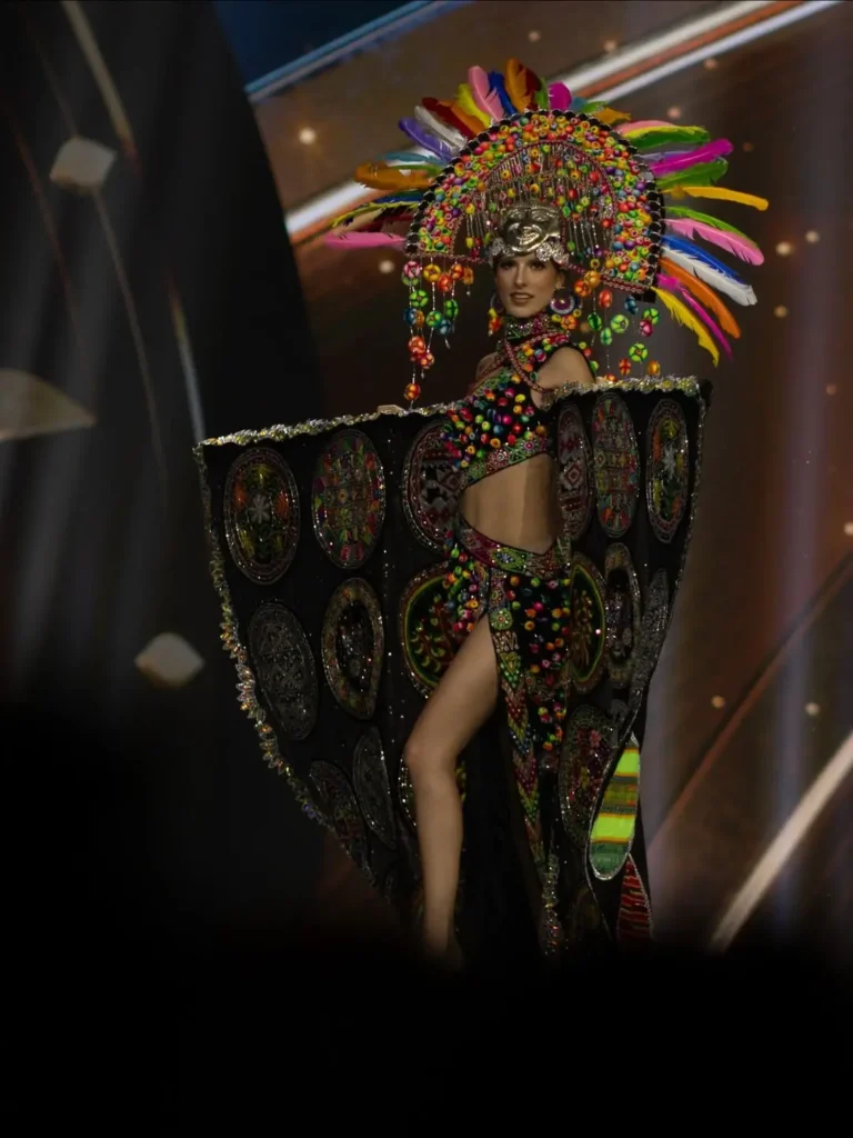 Latinas en Miss Universo, se lucieron con sus trajes típicos 11 Latinas en Miss Universo, se lucieron con sus trajes típicos