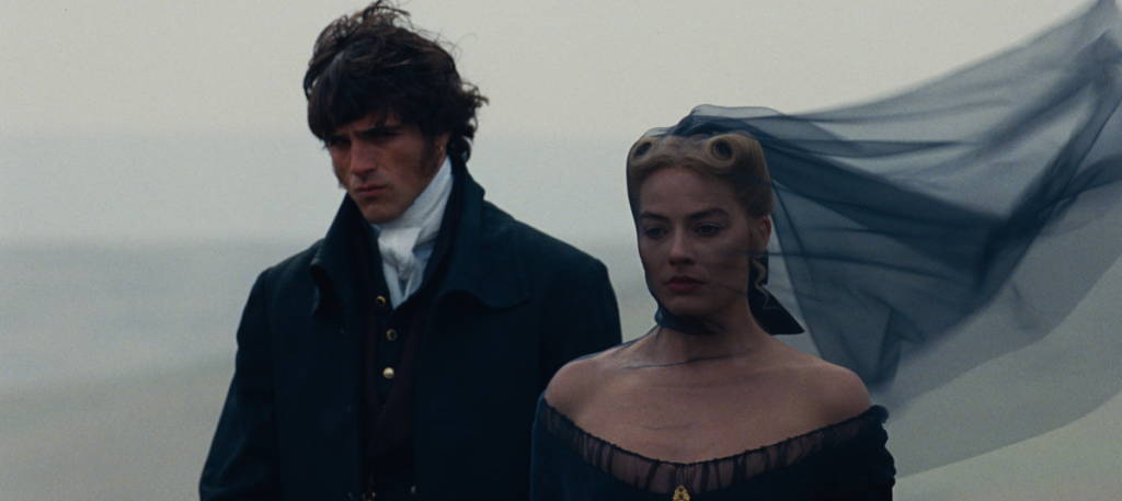 Margot Robbie y Jacob Elordi en la nueva adaptación cinematográfica de Cumbres Borrascosas. Foto: Cortesía