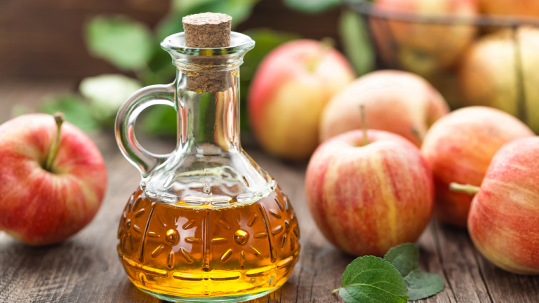 El poderoso vinagre de manzana: beneficios reales y cómo consumirlo correctamente
