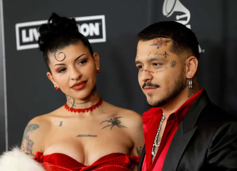 El conflicto entre Christian Nodal y Cazzu pasa de lo mediático a lo legal. Foto: AFP.