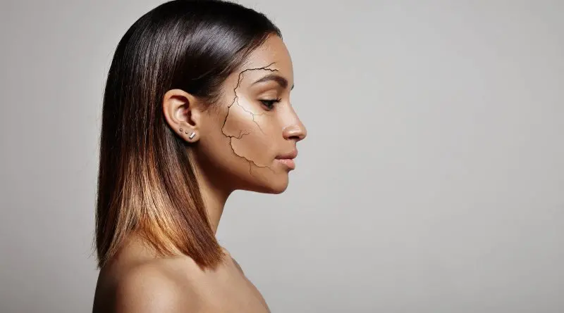 Fatiga cutánea: cuando usar demasiados productos empieza a dañar tu piel 2 Fatiga cutánea: cuando usar demasiados productos empieza a dañar tu piel