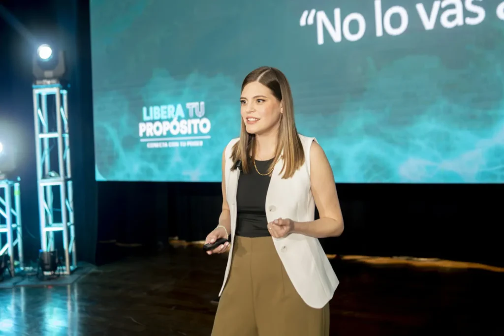 ¿Puedes con todo pero quieres? El costo invisible de sostenerlo todo como mujer 3 ¿Puedes con todo pero quieres? El costo invisible de sostenerlo todo como mujer