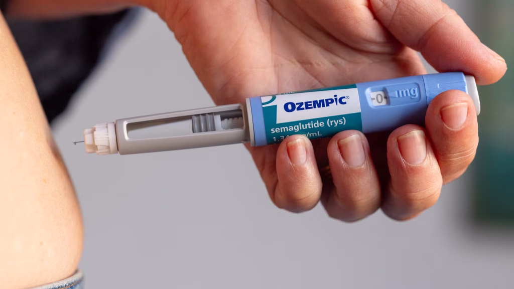 Ozempic ha pasado de ser un tratamiento médico a convertirse en un símbolo del interés actual por la pérdida de peso y el control del cuerpo. Foto: Steve Christo (Corbis/Getty Images), vía El País.