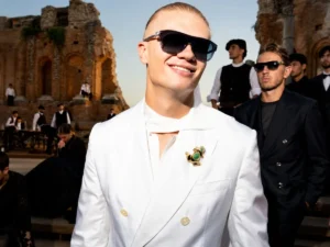 Erling Haaland sorprende con su elegante aparición en el desfile de Dolce & Gabbana tras el Mundial 2026