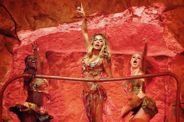 Karol G sorprende con No me arrepiento de sentir tanto, el álbum más íntimo de su carrera