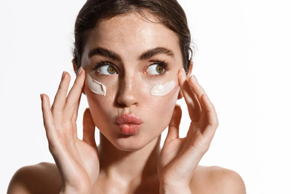 Skin flooding: qué es y cómo hacer el truco viral para una piel más hidratada y luminosa 2 Skin flooding